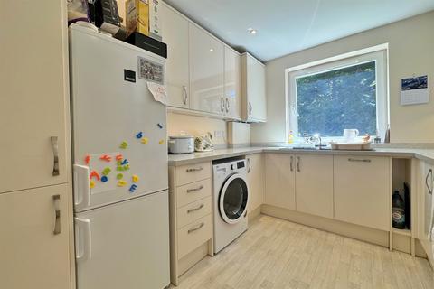 2 bedroom flat to rent, Canford Cliffs