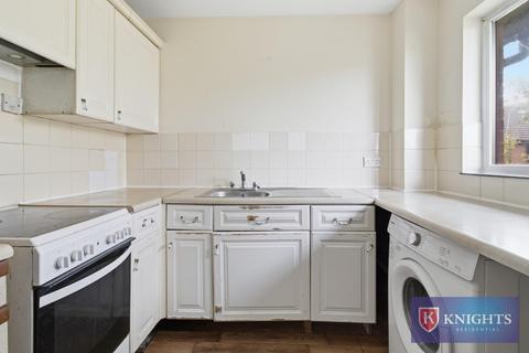 2 bedroom flat for sale, Maltby Drive, Enfield, EN1
