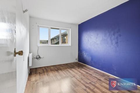 2 bedroom flat for sale, Maltby Drive, Enfield, EN1