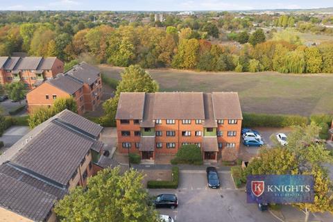 2 bedroom flat for sale, Maltby Drive, Enfield, EN1