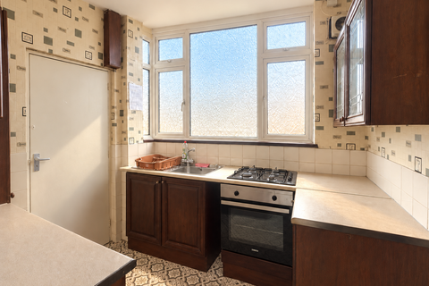 3 bedroom semi-detached house to rent, Eileen avenue, Leicester LE4