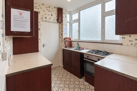 3 bedroom semi-detached house to rent, Eileen avenue, Leicester LE4