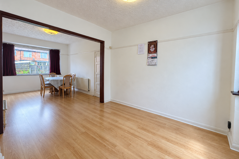 3 bedroom semi-detached house to rent, Eileen avenue, Leicester LE4