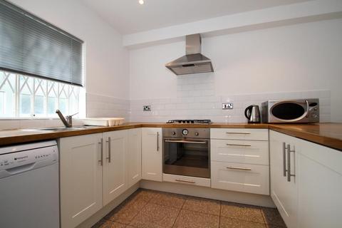 2 bedroom flat to rent, Hawgood Street, London