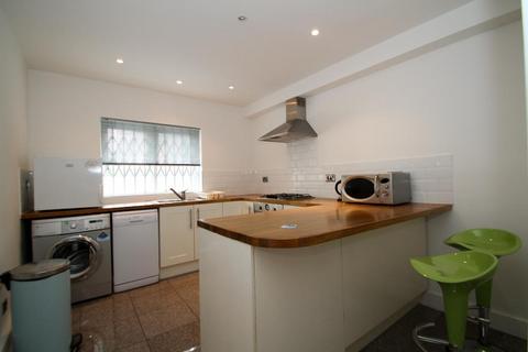 2 bedroom flat to rent, Hawgood Street, London