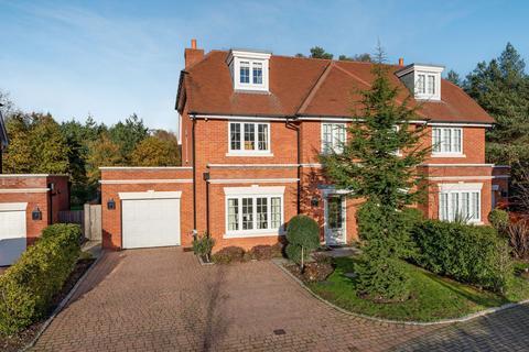 4 bedroom semi-detached house to rent, Kingswood, Ascot