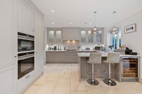4 bedroom semi-detached house to rent, Kingswood, Ascot