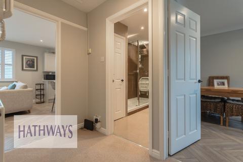 2 bedroom flat for sale, Rose Gardens, Croesyceiliog, NP44