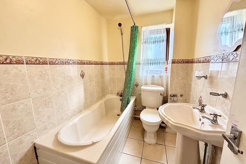 undefined, Rainham Road South, Dagenham, RM10