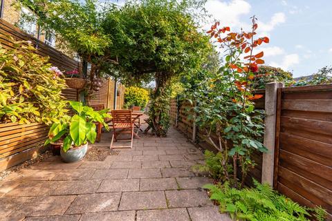 2 bedroom maisonette for sale, Windmill Road, London W5
