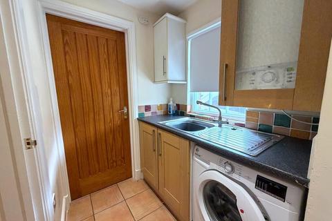 3 bedroom semi-detached house to rent, The Green, Whittington