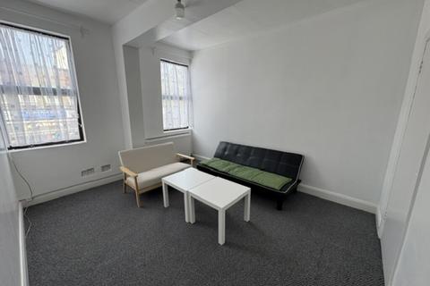 1 bedroom apartment to rent, King Street, Southall