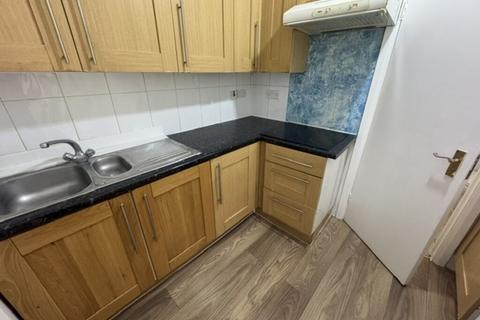 1 bedroom apartment to rent, King Street, Southall