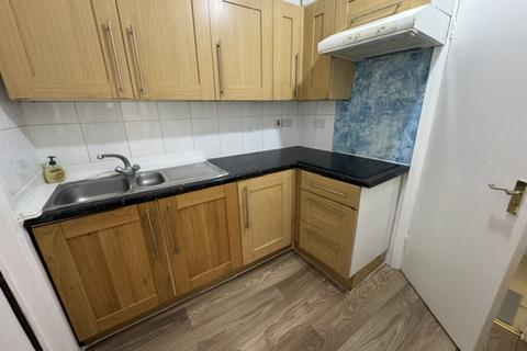 1 bedroom apartment to rent, King Street, Southall