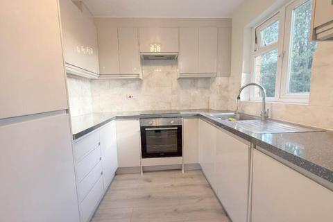 2 bedroom flat to rent, Borndene, Potters Bar