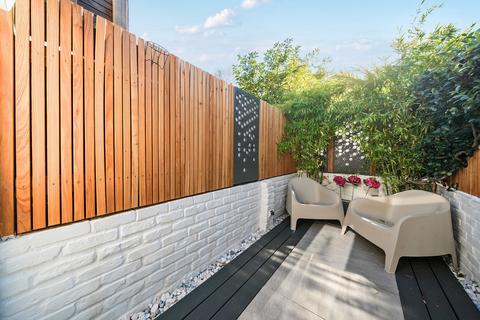 2 bedroom terraced house for sale, Chatham Road, London, SW11