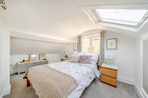2 bedroom terraced house for sale, Chatham Road, London, SW11
