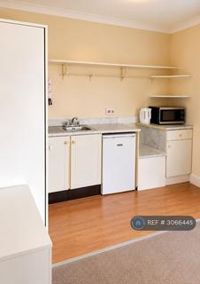 Studio to rent, London Road, Dover, CT17