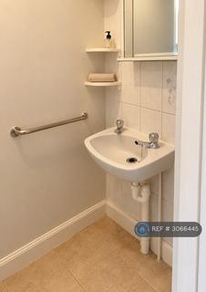 Studio to rent, London Road, Dover, CT17