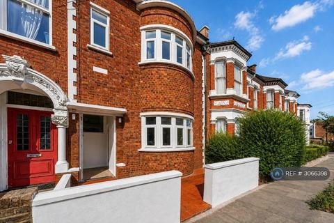 4 bedroom terraced house to rent, Ashmere Grove, London, SW2