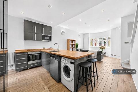 4 bedroom terraced house to rent, Ashmere Grove, London, SW2