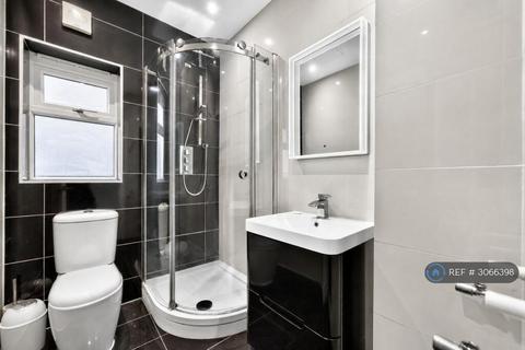 4 bedroom terraced house to rent, Ashmere Grove, London, SW2