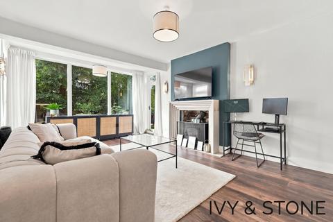 3 bedroom detached house for sale, Chiltern Way, Woodford Green, Greater London, IG8