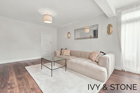 3 bedroom detached house for sale, Chiltern Way, Woodford Green, Greater London, IG8