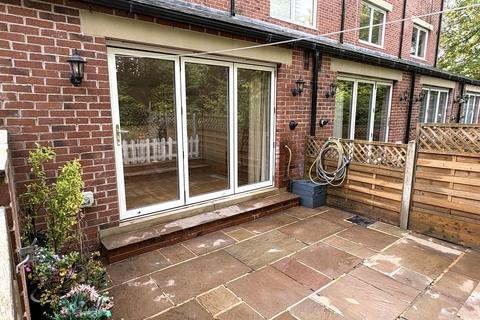 2 bedroom house to rent, Newton Road, Leeds
