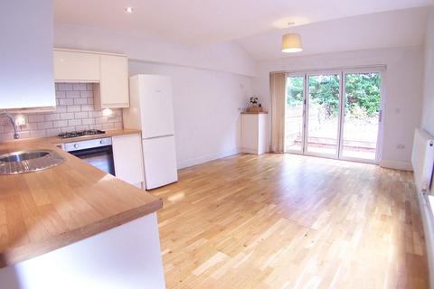 2 bedroom house to rent, Newton Road, Leeds