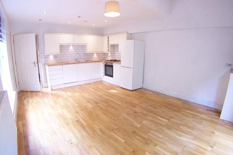 2 bedroom house to rent, Newton Road, Leeds