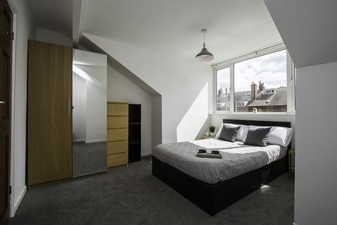 4 bedroom terraced house for sale, Village Place, Leeds
