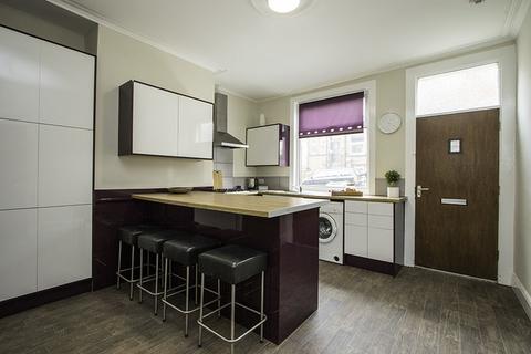 4 bedroom terraced house for sale, Village Place, Leeds