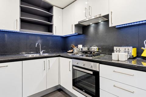 2 bedroom flat to rent, Circus Apartments, London E14