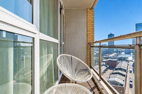 2 bedroom flat to rent, Circus Apartments, London E14