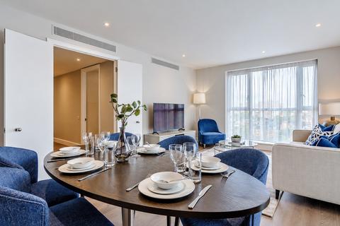 2 bedroom flat to rent, Circus Apartments, London E14