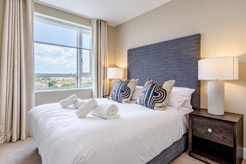 2 bedroom flat to rent, Circus Apartments, London E14