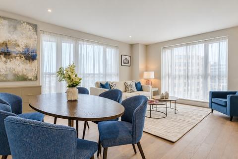 2 bedroom flat to rent, Circus Apartments, London E14