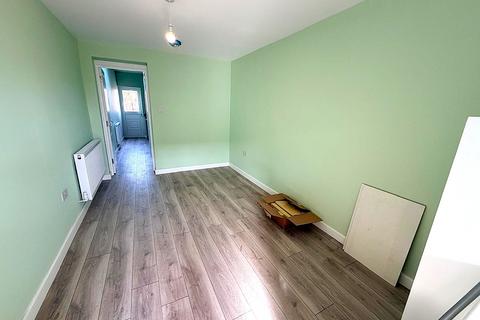 Studio to rent, Chelmer Crescent, Barking IG11