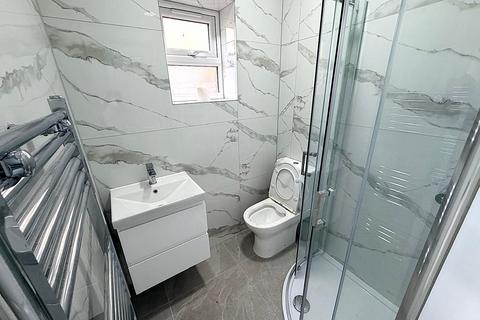 Studio to rent, Chelmer Crescent, Barking IG11