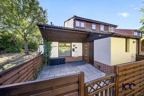 3 bedroom end of terrace house for sale, Briscoe Road, Pitsea, SS13