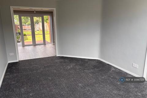 3 bedroom detached house to rent, Harrowgate Drive, Leicester, LE4