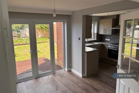 3 bedroom detached house to rent, Harrowgate Drive, Leicester, LE4