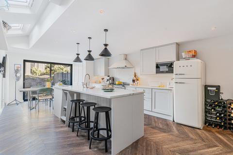 4 bedroom terraced house for sale, Coopersale Road, London, E9