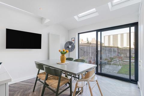 4 bedroom terraced house for sale, Coopersale Road, London, E9