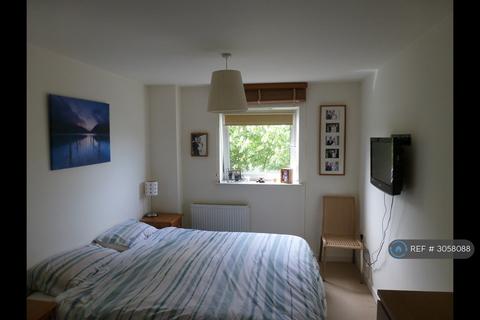 2 bedroom flat to rent, Commercial Road, London, E14