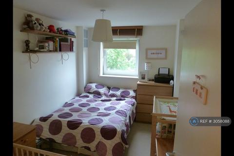 2 bedroom flat to rent, Commercial Road, London, E14