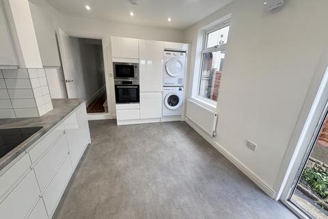 3 bedroom terraced house to rent, Barclay Road, Smethwick, B67