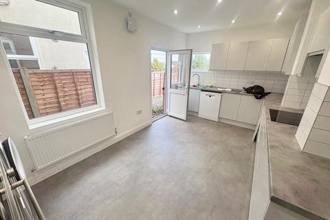 3 bedroom terraced house to rent, Barclay Road, Smethwick, B67