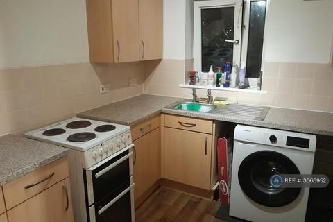 1 bedroom in a flat share to rent, Deal Court, Northampton, NN1